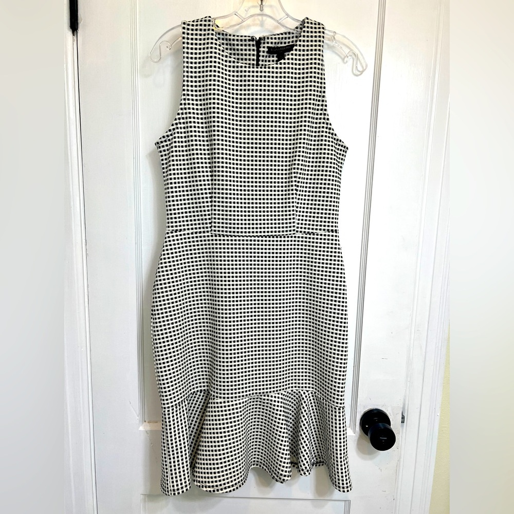NEW Banana Republic black and white dress, size 6
